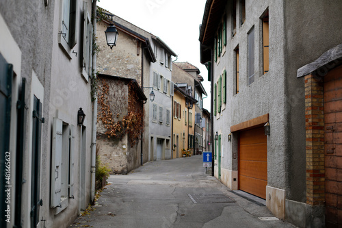 Fototapeta Naklejka Na Ścianę i Meble -  Ruelle du vieux bourg de St-Prex