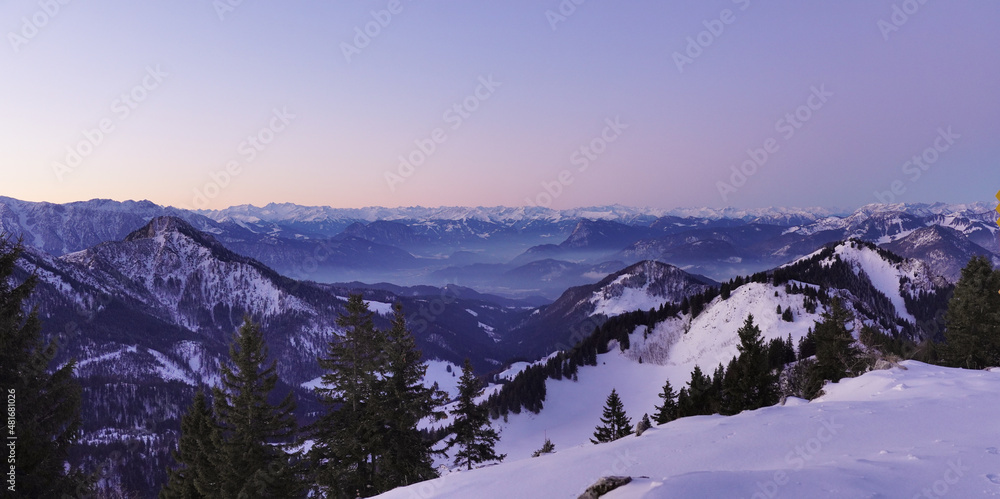 Winter auf der Hochries: Blick ins Inntal