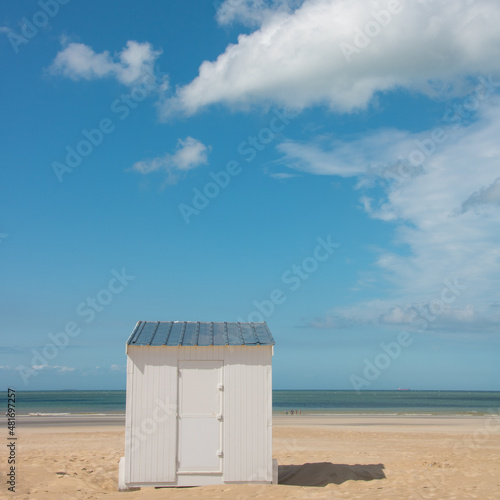 cabine de plage à calais en été