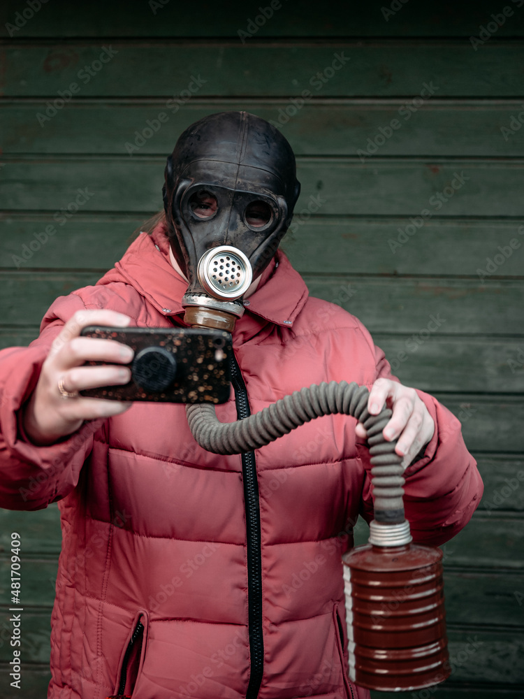 Woman with old gas mask takes a selfie with a mobile phone. Concept -  Nuclear Disarmament and Radiation Protection, epidemic, coronavirus,  covid-19, pandemic Stock Photo | Adobe Stock