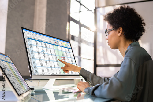 Canvastavla African American Office Employee Auditor