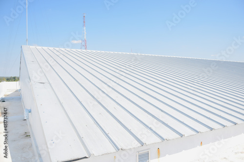 Canvastavla Metal roofing in commercial construction
