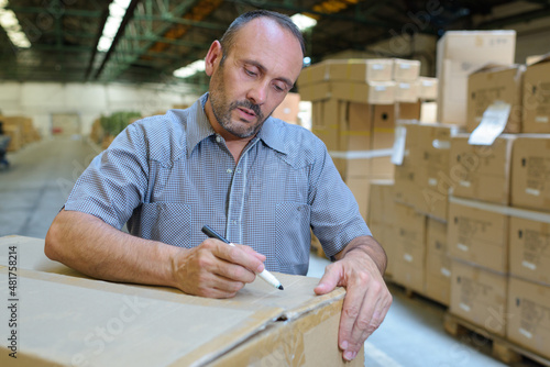 storeman marking box with permanent marker pen