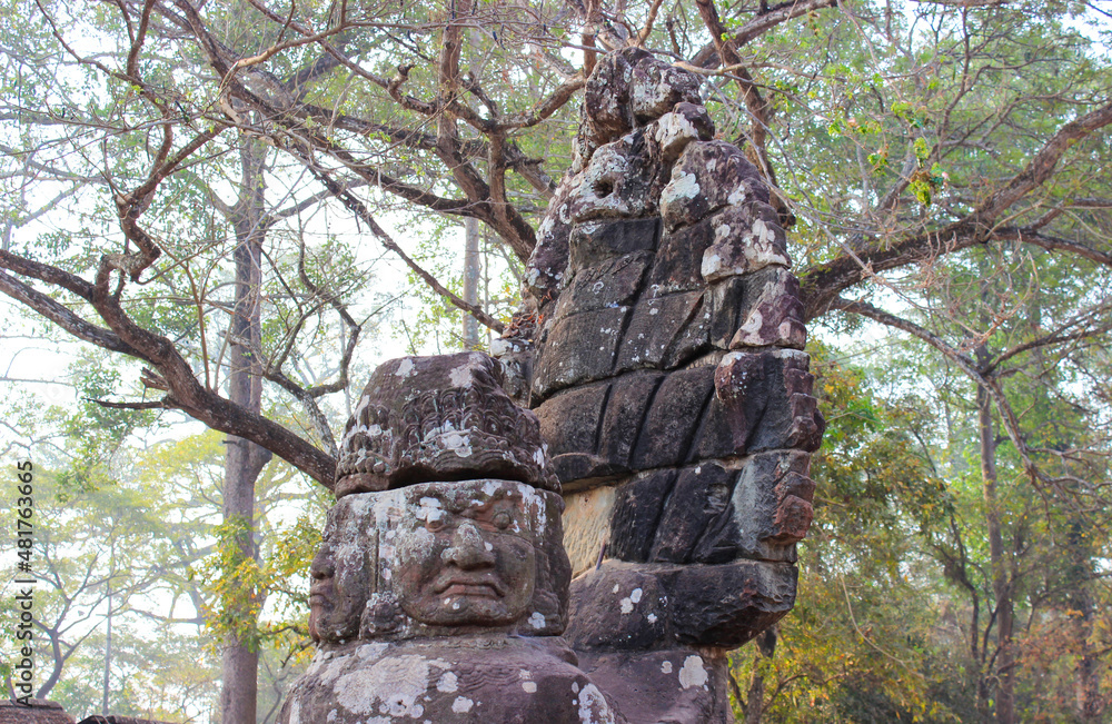 Fototapeta premium Stone statue in Angkor Wat