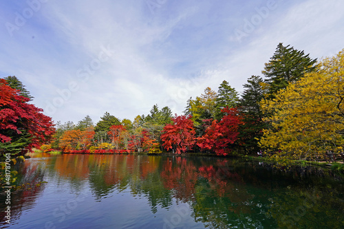 Autumn lake © 空 青