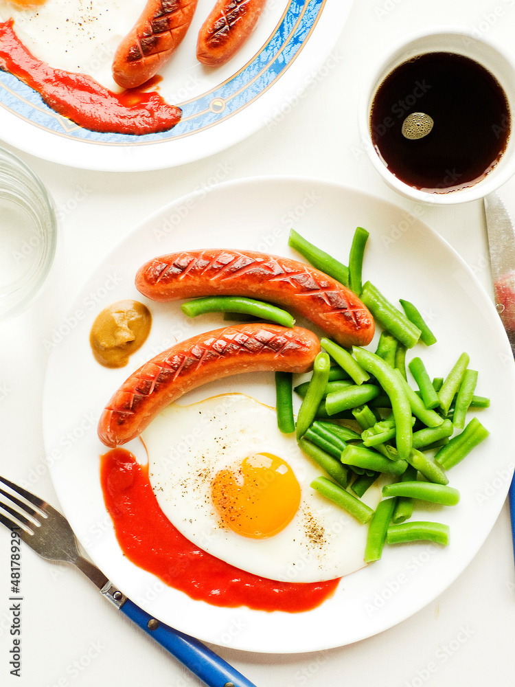 Egg sausages and green beans