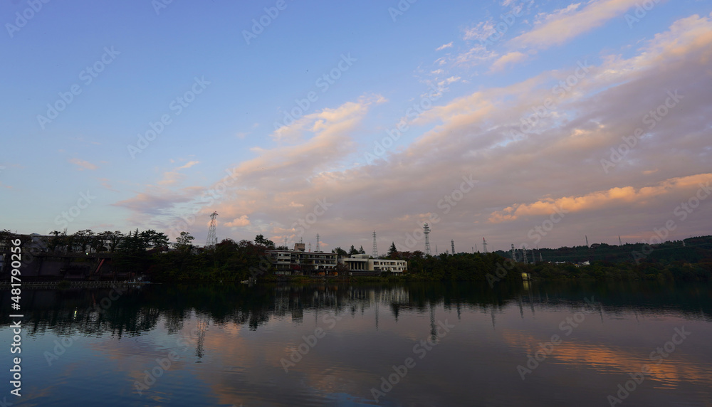 Naklejka premium Riverside town