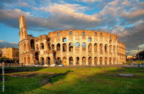 Obraz na płótnie Colosseum in the evening in Rome, Italy. Colosseum is one of the main attractions of Rome. Rome architecture and landmark. w salonie
