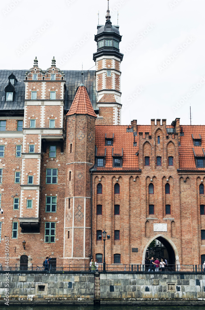 Obraz premium POLAND, GDANSK: Scenic cityscape view of city old center with traditional architecture and cathedral