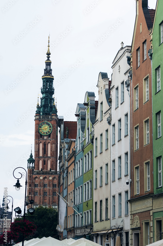 Ταπετσαρία POLAND, GDANSK: Scenic cityscape view of city old center with traditional colorf