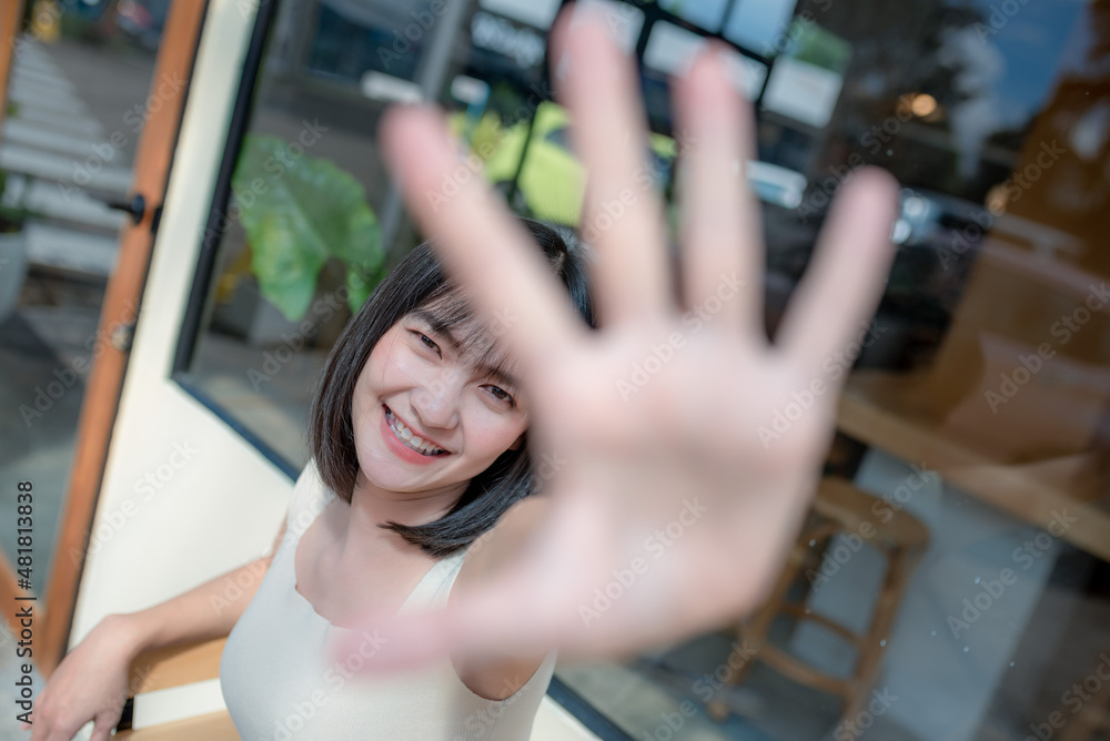 Take a photo tour at a cafe. Take a photo tour at a cafe.