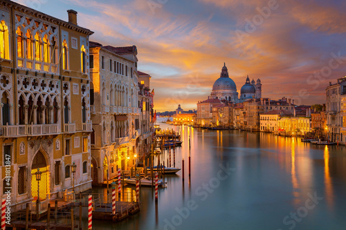 Venecia desde el puente de la academia al amanecer. © Ken4photo