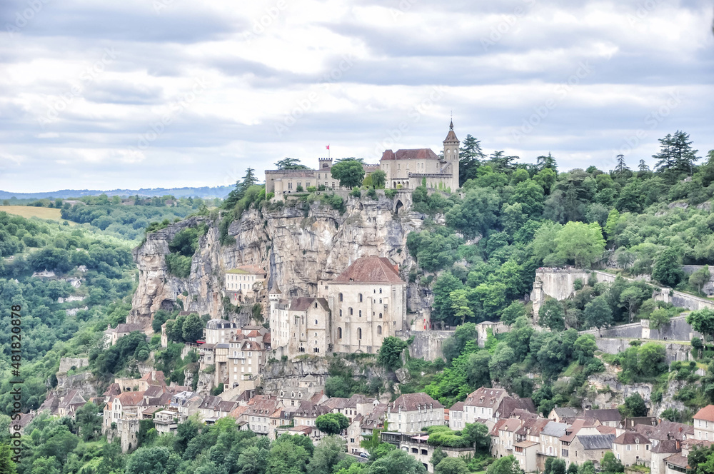 Rocamadour, Lot, Dordogne, France.
The village of Rocamadour, a sacred town and important place for pilgrims, dominates masterfully, pinned to its limestone cliff, the ravine of Alzou.
