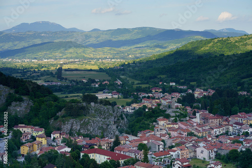 Landscape in Abruzzo: view of Alfedena © Claudio Colombo
