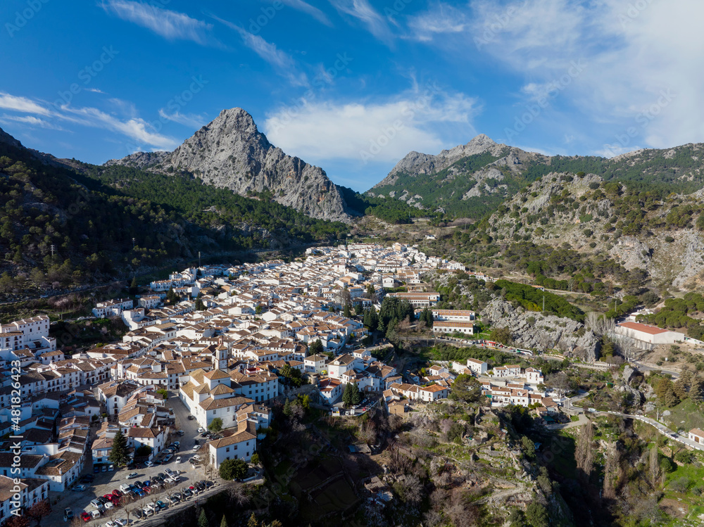 Obraz premium municipio de Grazalema en la comarca de los pueblos blancos de la provincia de Cádiz, España