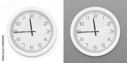 Wall clock show time.