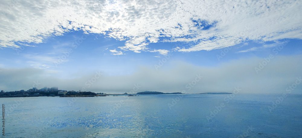 Fototapeta premium blue sea and sky with white clouds