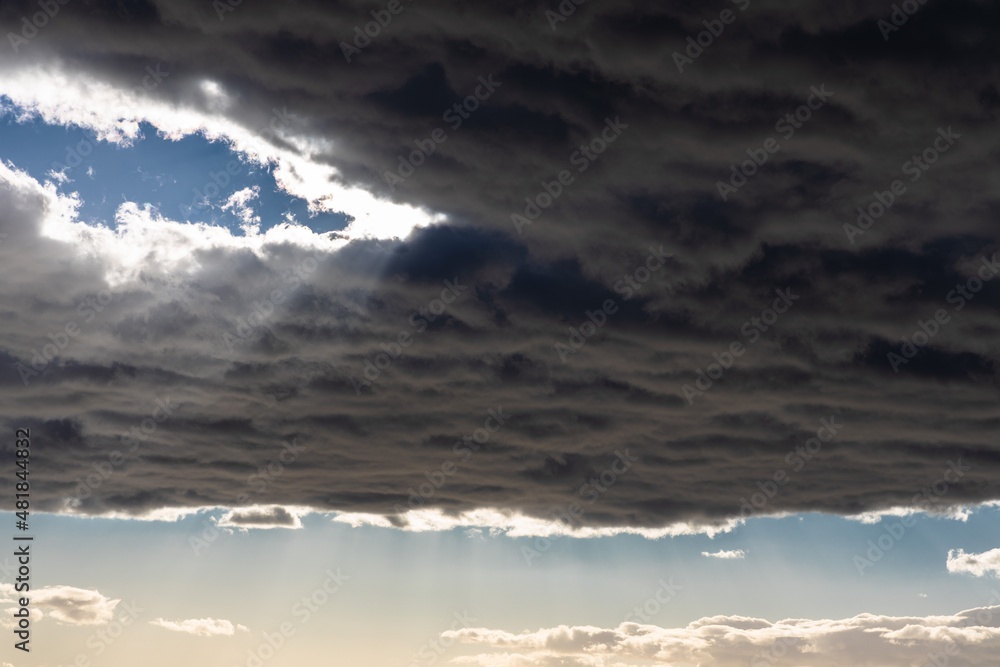 Naklejka premium Sunbeam from sunglight, cloud with the light from the sun, sunray from cloud, hope