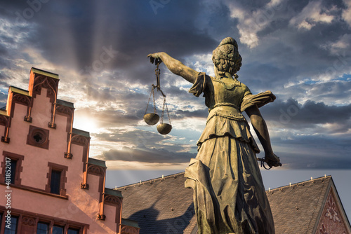 Bilde på lerret Justitia monument back view sunset