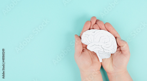 Bilde på lerret Holding a brain in the hands, Parkinson disease, Alzheimer awardness, mental dis