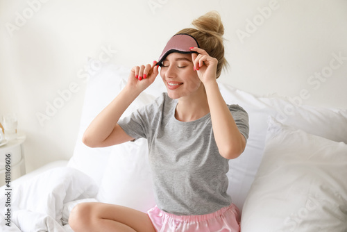 Beautiful young woman takin...