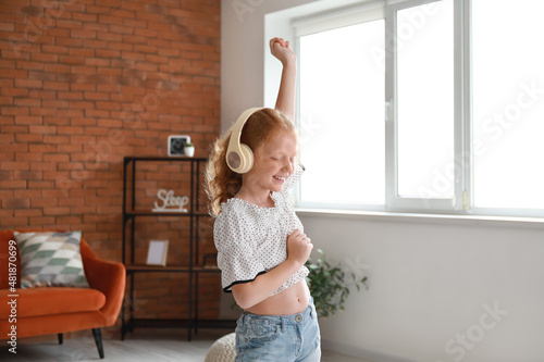 Little redhead girl in head...