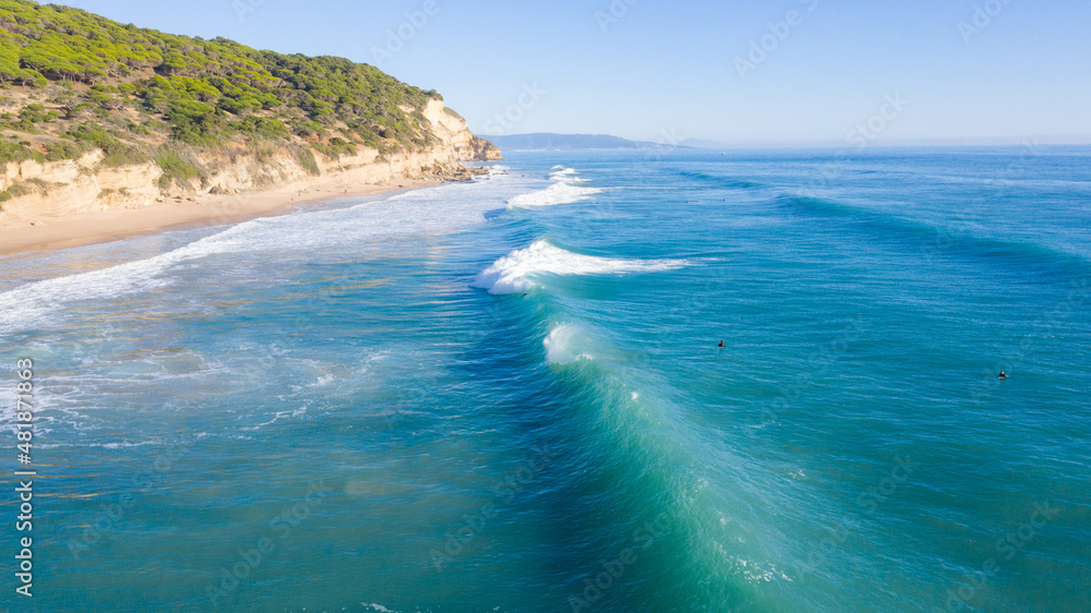 Obraz premium Beautiful Atlantic waves breaking in south Spain at a winter evening. Surfer swell waves breaking elegantly