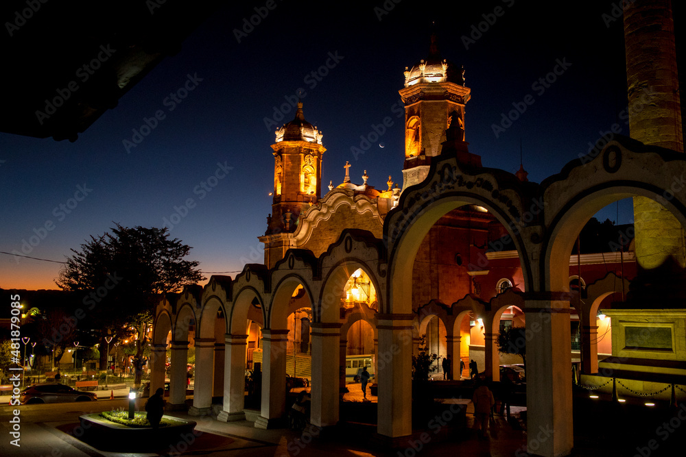 Santa Basilica Cathedral, arches of the Plaza 6 de Agosto and obelisk,
a beautiful night in the city of Potosí-Bolivia 2021