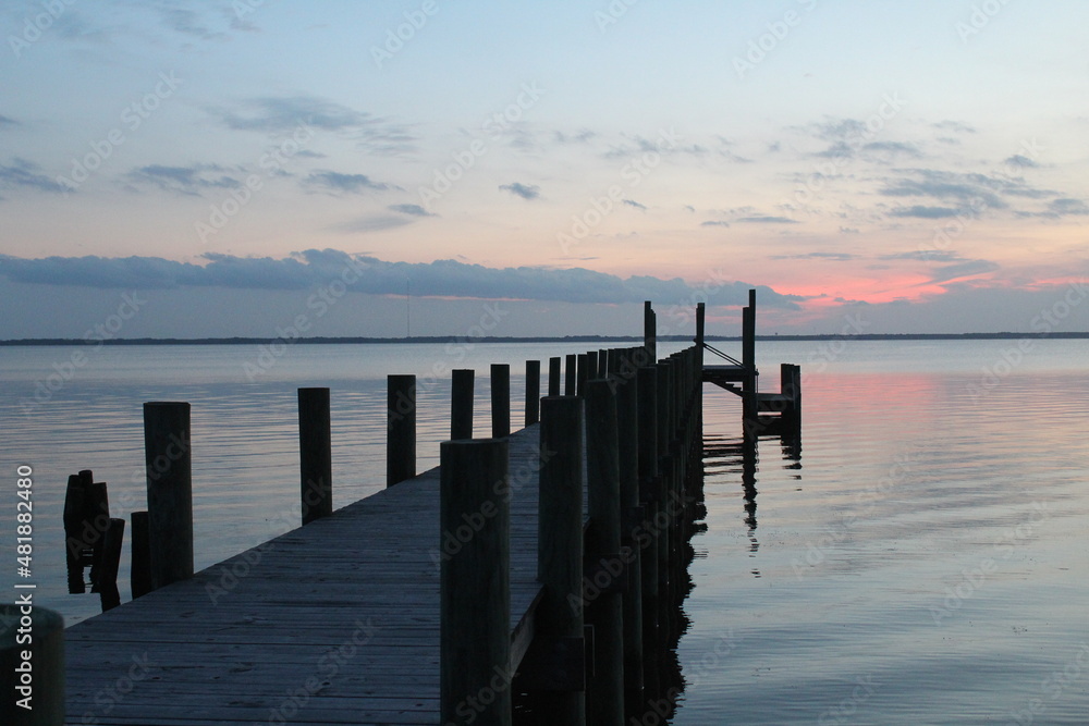 Naklejka premium pier at sunset