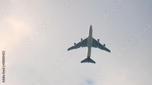 Boeing 747 aircraft low flyby landing approach