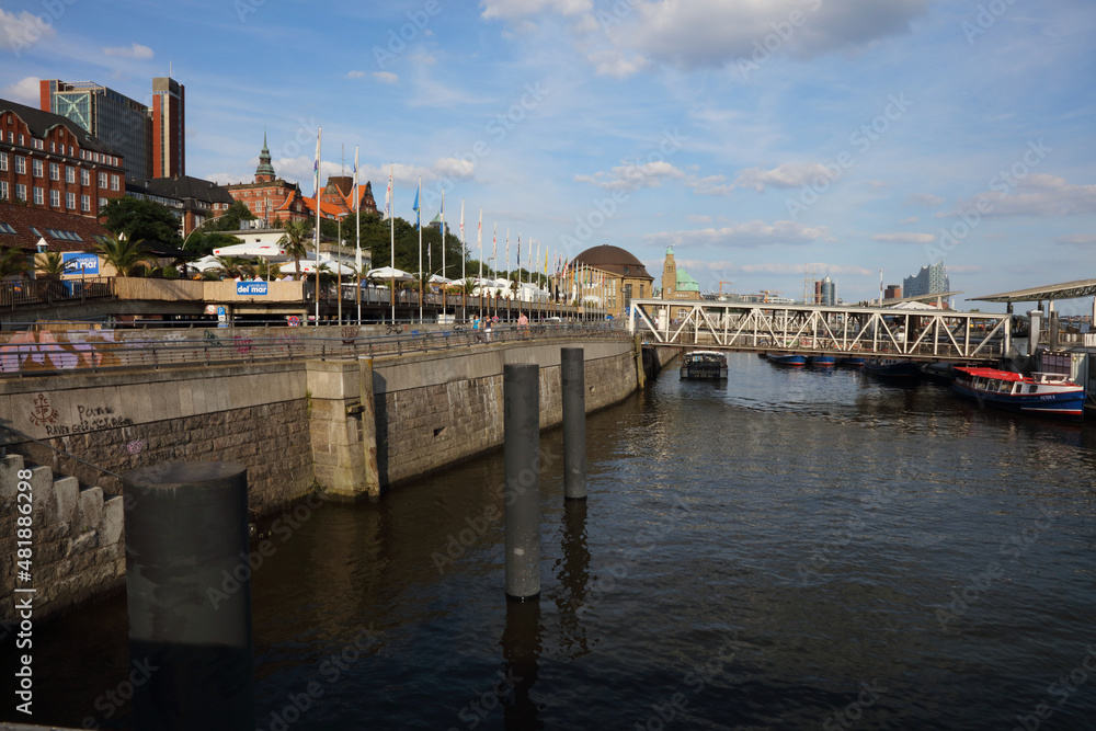 Hamburg - Hafen Landungsbrücken / Hamburg - Harbour Landungsbrücken
