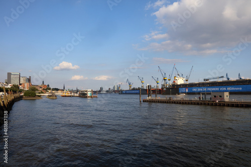 Hamburg Hafen / Hamburg Harbour © Ludwig
