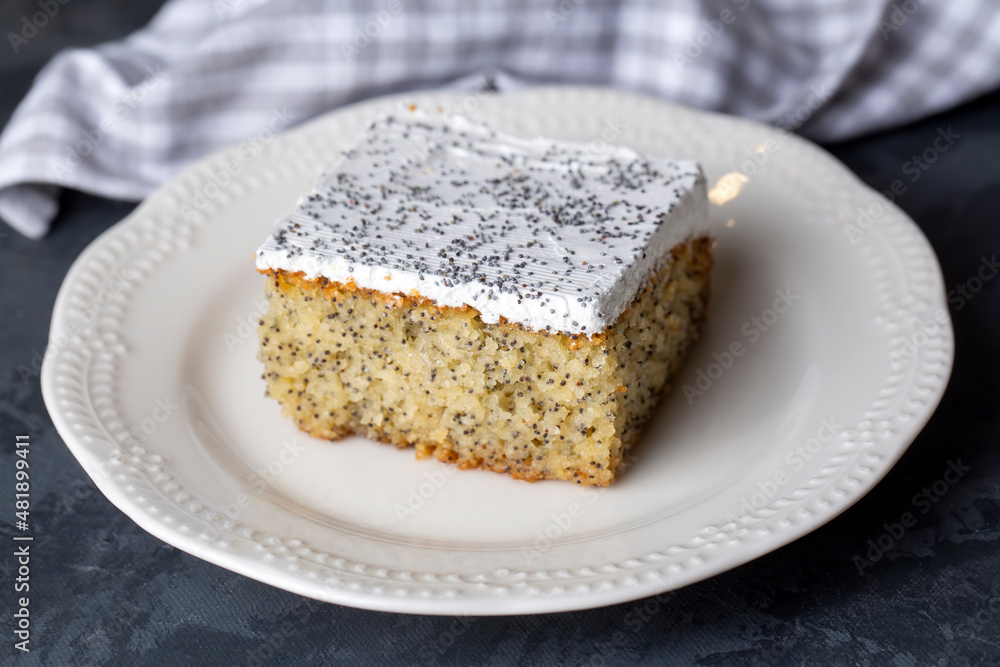 A dessert from traditional Turkish cuisine; Poppy cake, sweet. (Turkish name; Hashasli revani - has hasli kek)