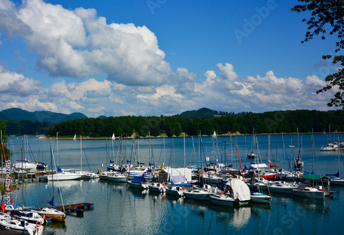 żaglówki, sailboats on the lake, sailboat marina on the lake