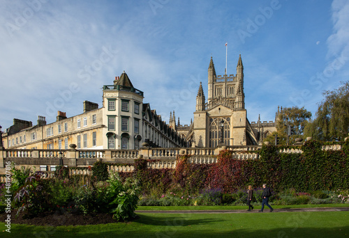 Parade park and Bath Abbey in the background against a blue sky