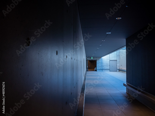 Tableau sur toile gradation of light and shadow of inorganic concrete path in tokyo