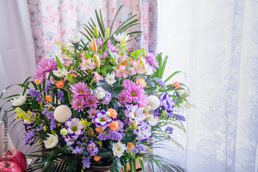 法事 仏壇に飾る仏花のイメージ素材 Stock 写真 Adobe Stock