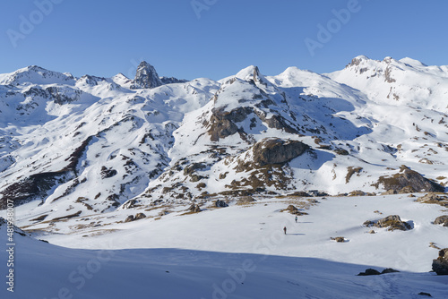 Valle de Tena en Pirineos © MrWeaK