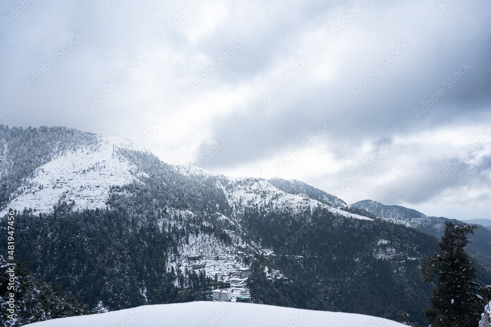 Obraz premium Snow covered mountains in winter, Dalhousie, Himachal Pradesh, India