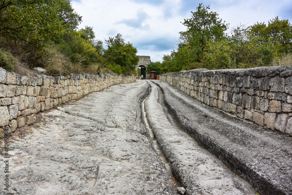 ChufutKale, medieval cave settlement in Crimea foto de Stock Adobe Stock