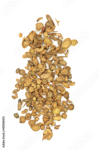 Foto Scutellaria root herb Chinese herbal plant medicine on white background