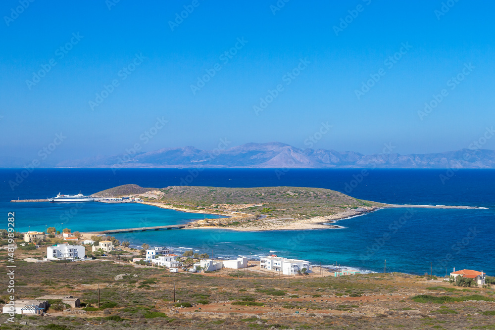 Blick von Diakofti auf der griechischen Insel Kythira nach Peloponnes