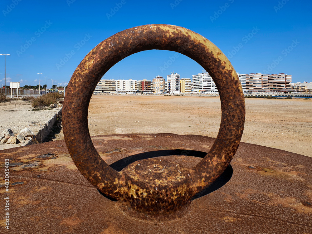 Fototapeta premium Vega Baja del Segura - Torrevieja - Desde la Playa del Acequión hasta la Playa de los Naúfragos y su Dique de Poniente o Muelle de la Sal.