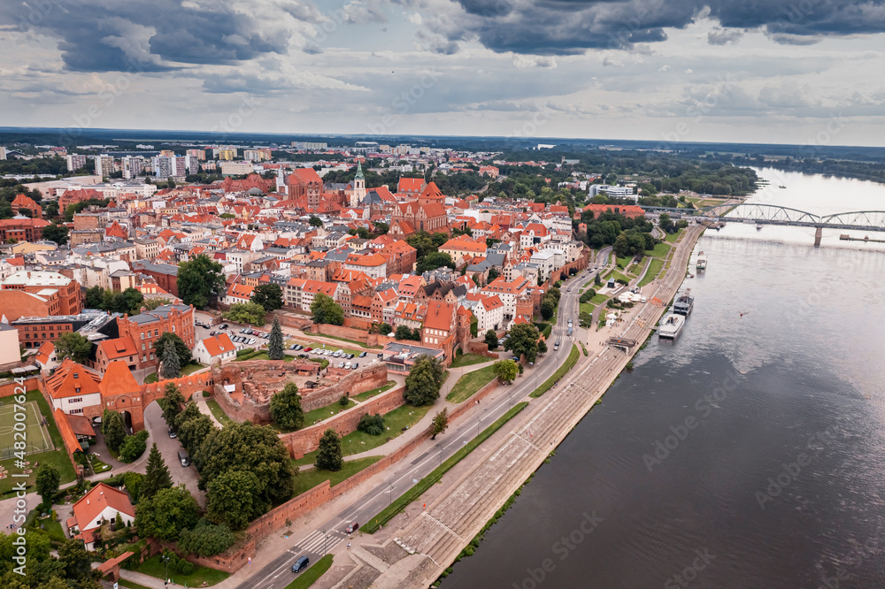 Summer view of Torun old town and Jozef Pilsudski bridge. - obrazy, fototapety, plakaty 