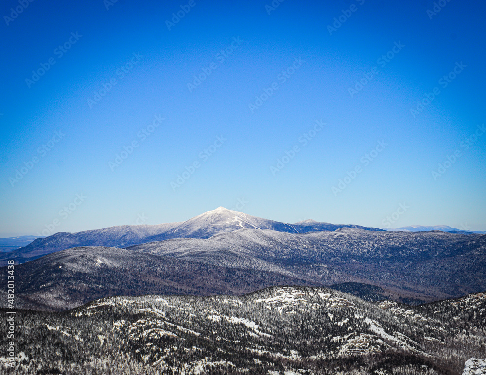 Naklejka premium Snowy Mountain Landscape ADK High Peaks 1.21.22
