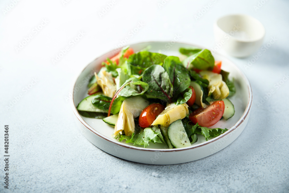 Artichoke salad with tomatoes and cucumber