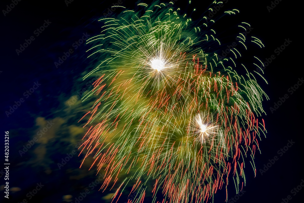 Obraz premium Fireworks in the night sky in honor of Victory Day.