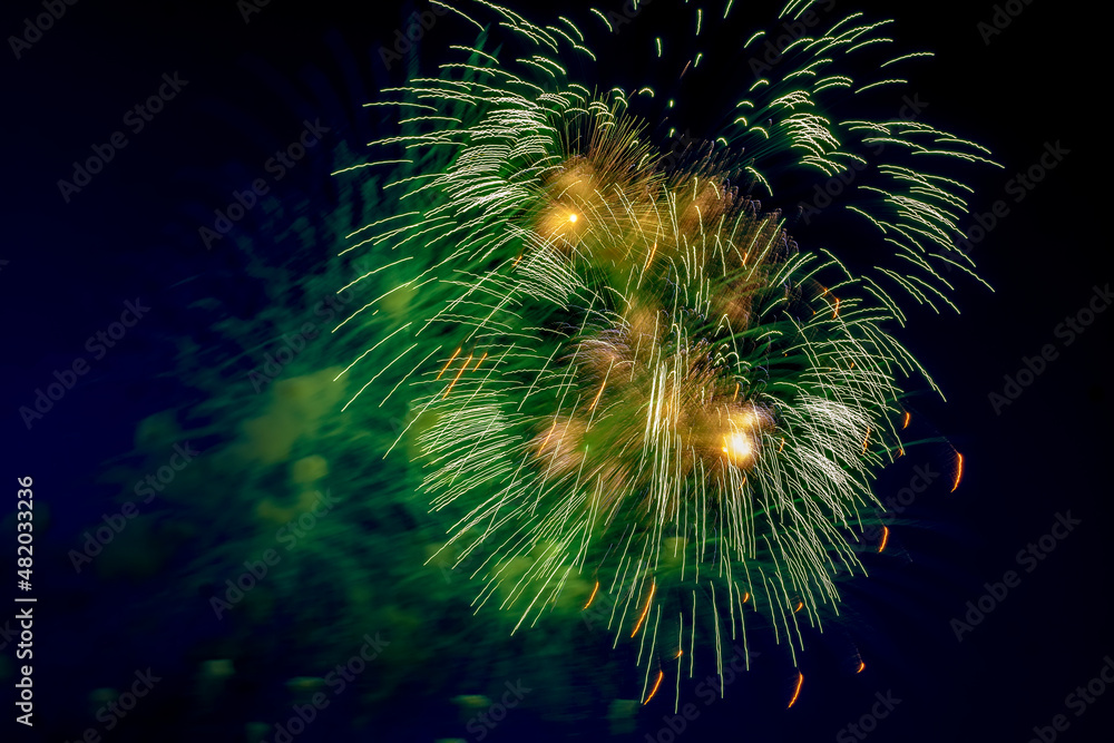 Obraz premium Fireworks in the night sky in honor of Victory Day.