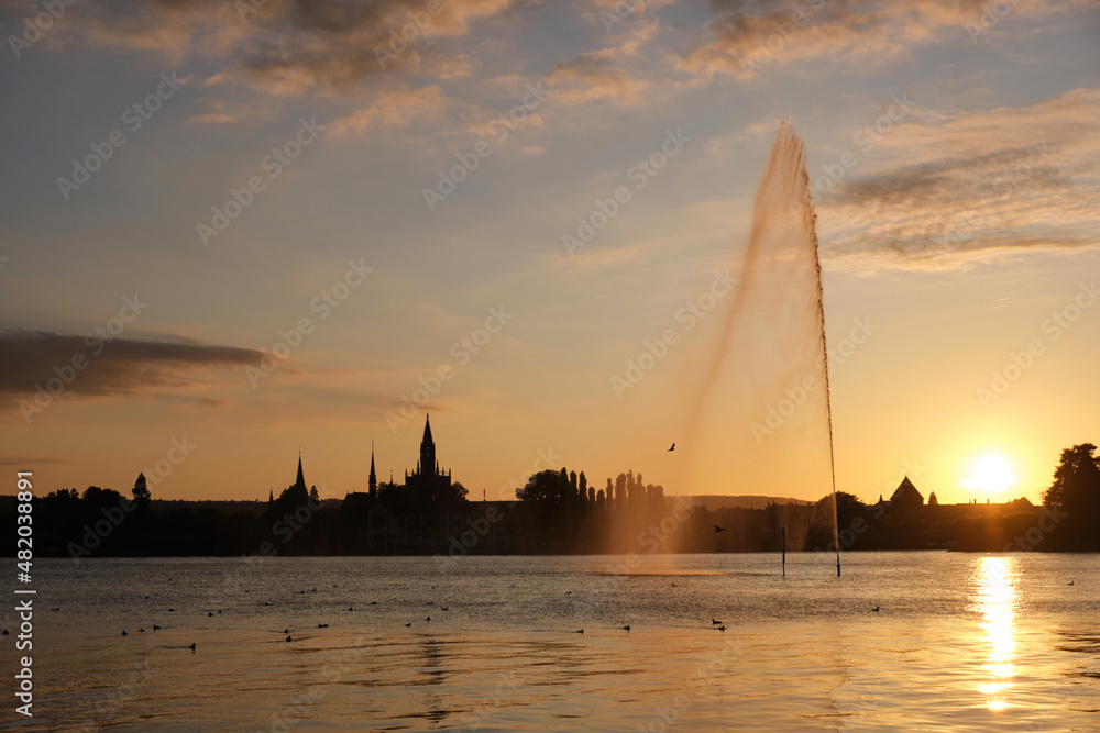 Wasserfontäne in Konstanz am Bodensee Wasserfontäne in Konstanz am Bodensee