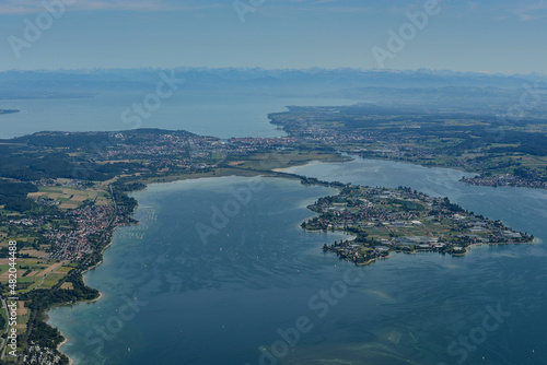 Insel Reichenau im Bodensee mit Konstanz und Alpen